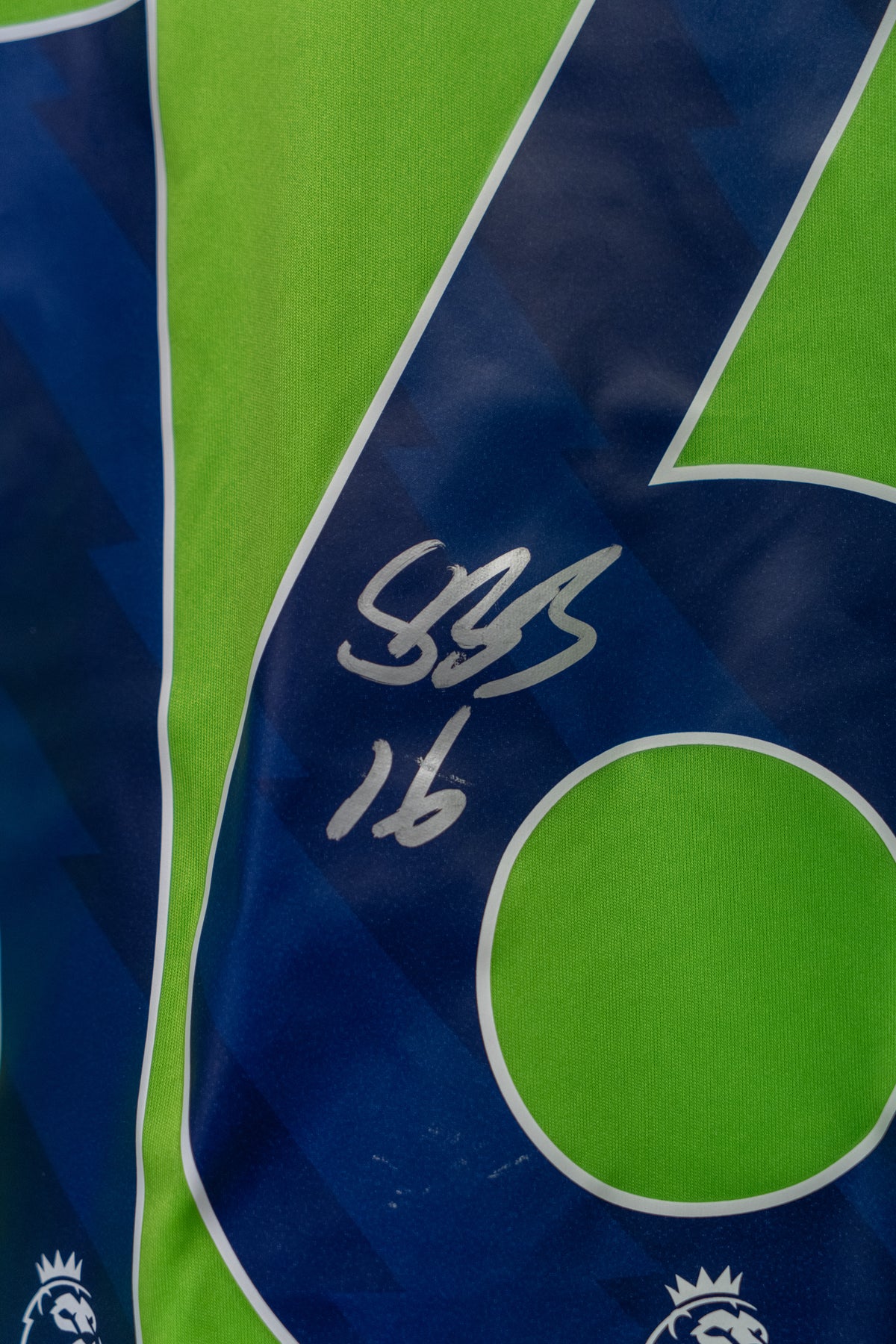 Signert og kampbrukt Sander Berge Fulham drakt