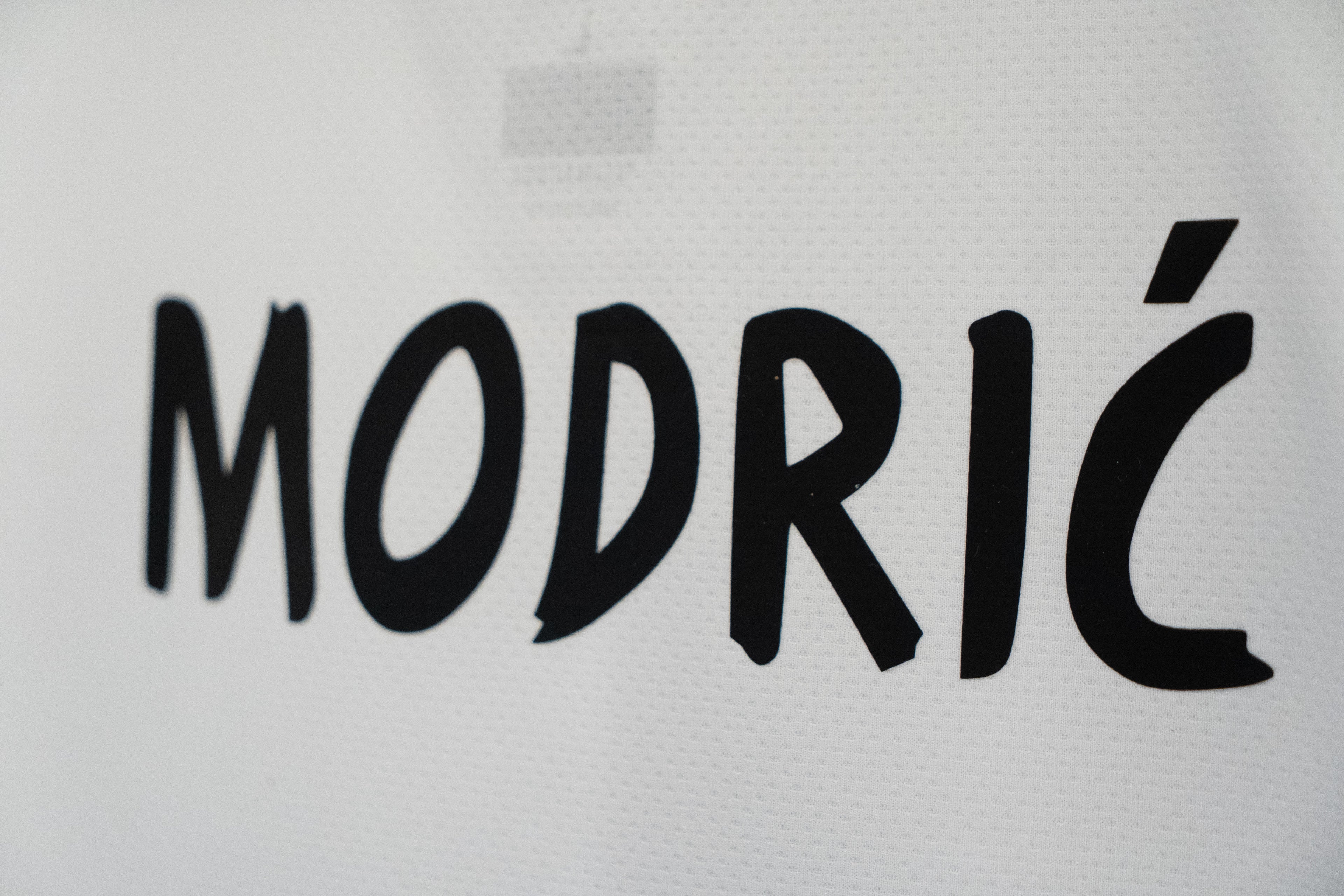 Luca Modric Signert Real Madrid Drakt