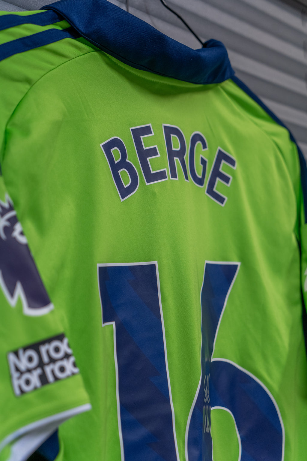 Signert og kampbrukt Sander Berge Fulham drakt