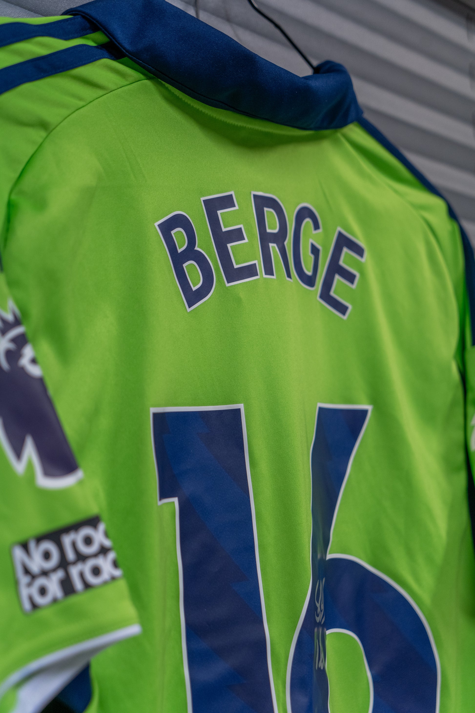 Signert og kampbrukt Sander Berge Fulham drakt