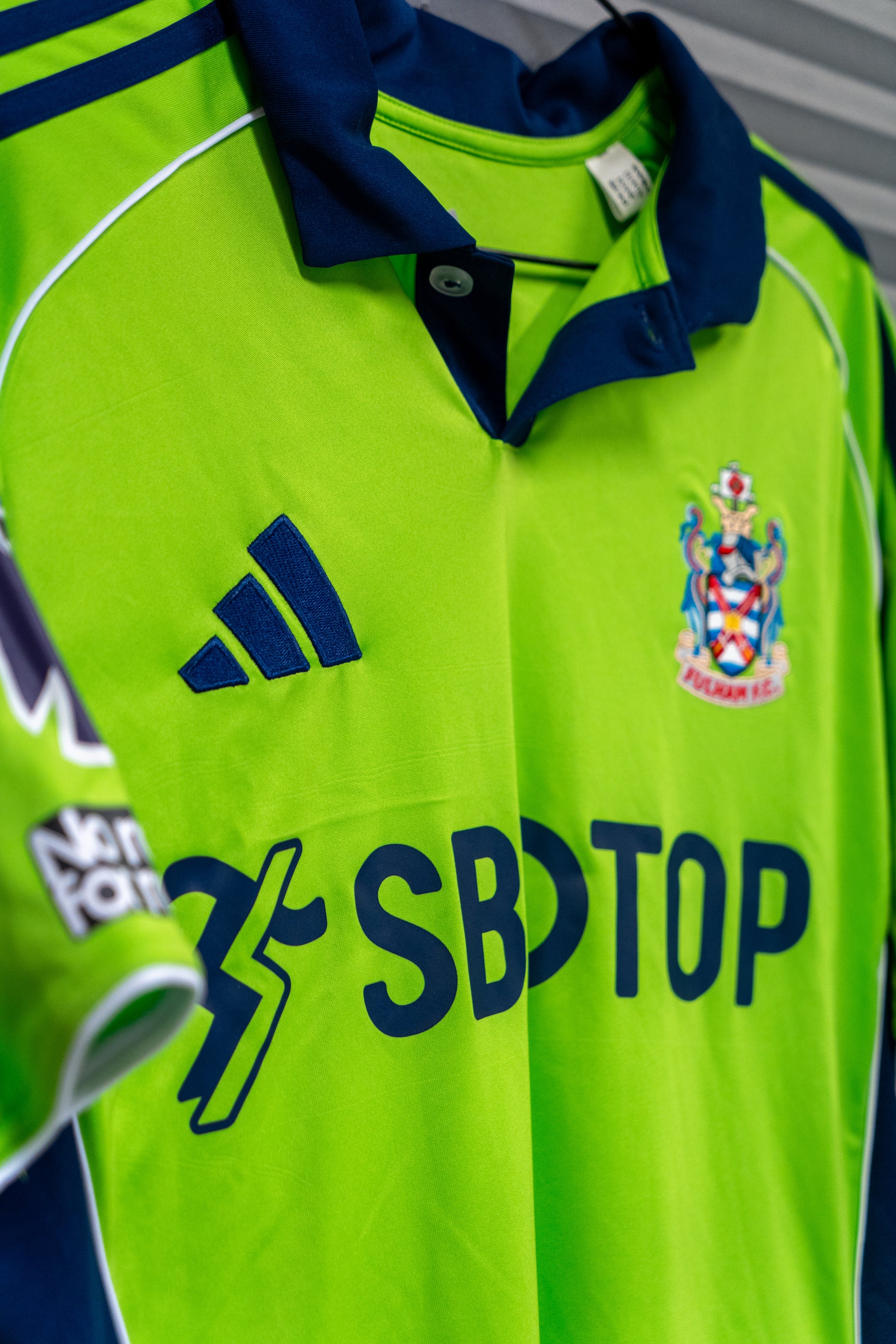 Signert og kampbrukt Sander Berge Fulham drakt