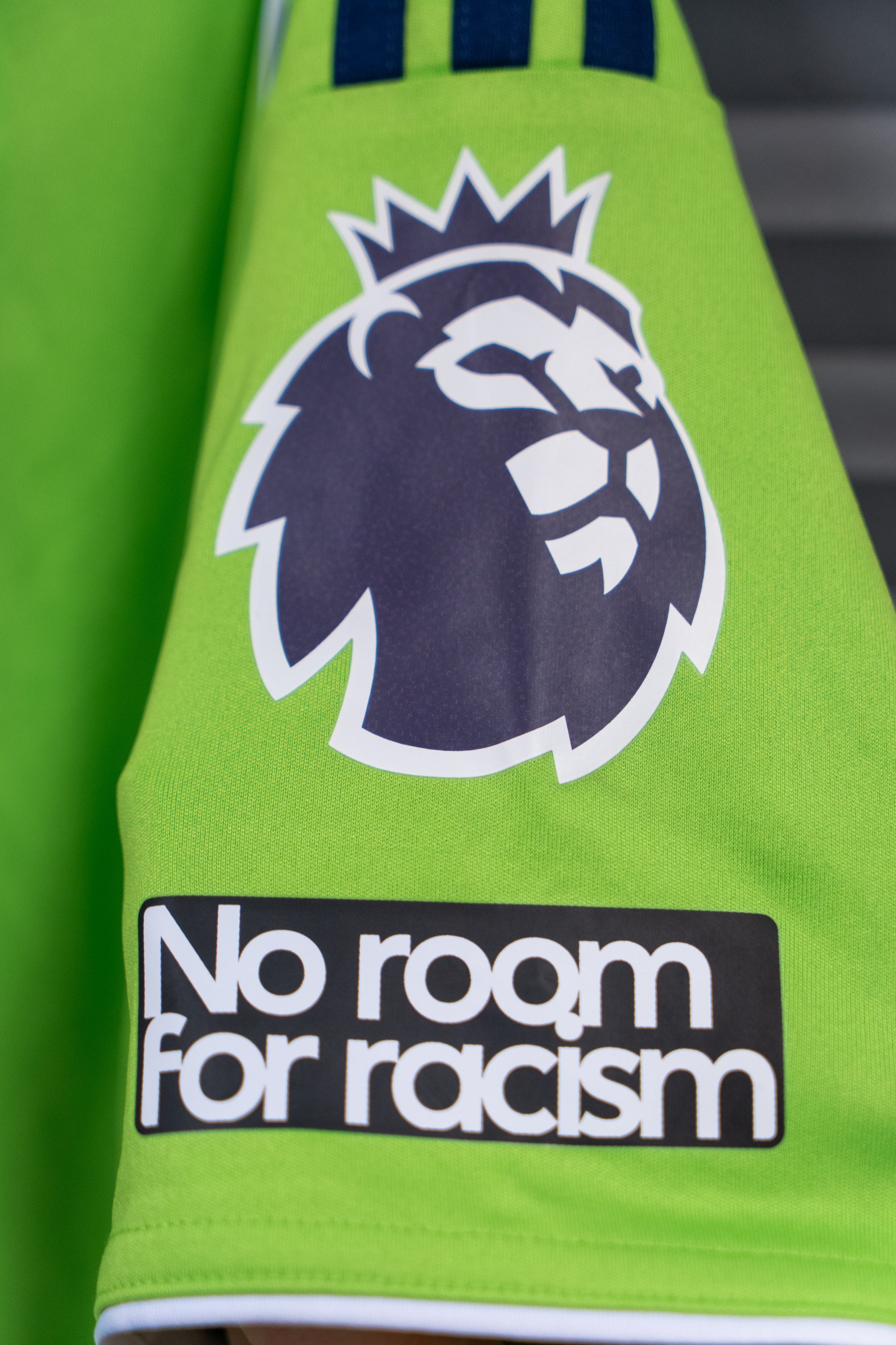 Signert og kampbrukt Sander Berge Fulham drakt