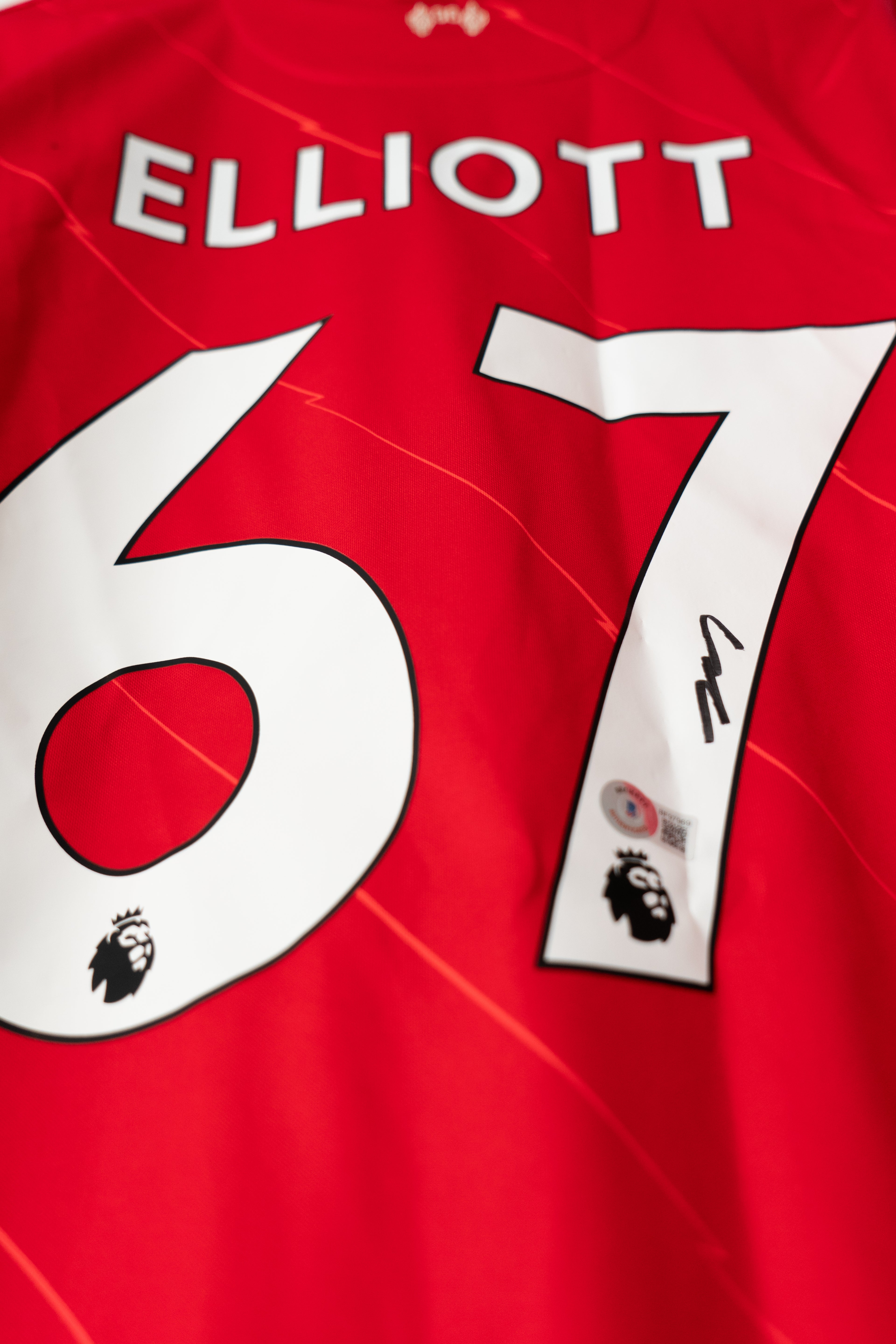 Signert Harvey Elliott Liverpool Drakt