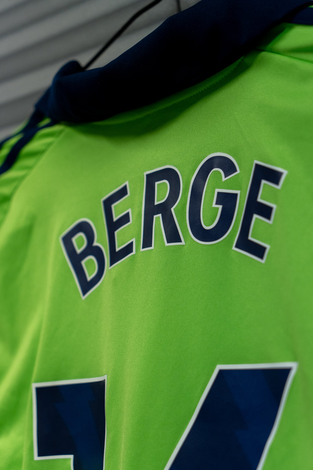 Signert og kampbrukt Sander Berge Fulham drakt