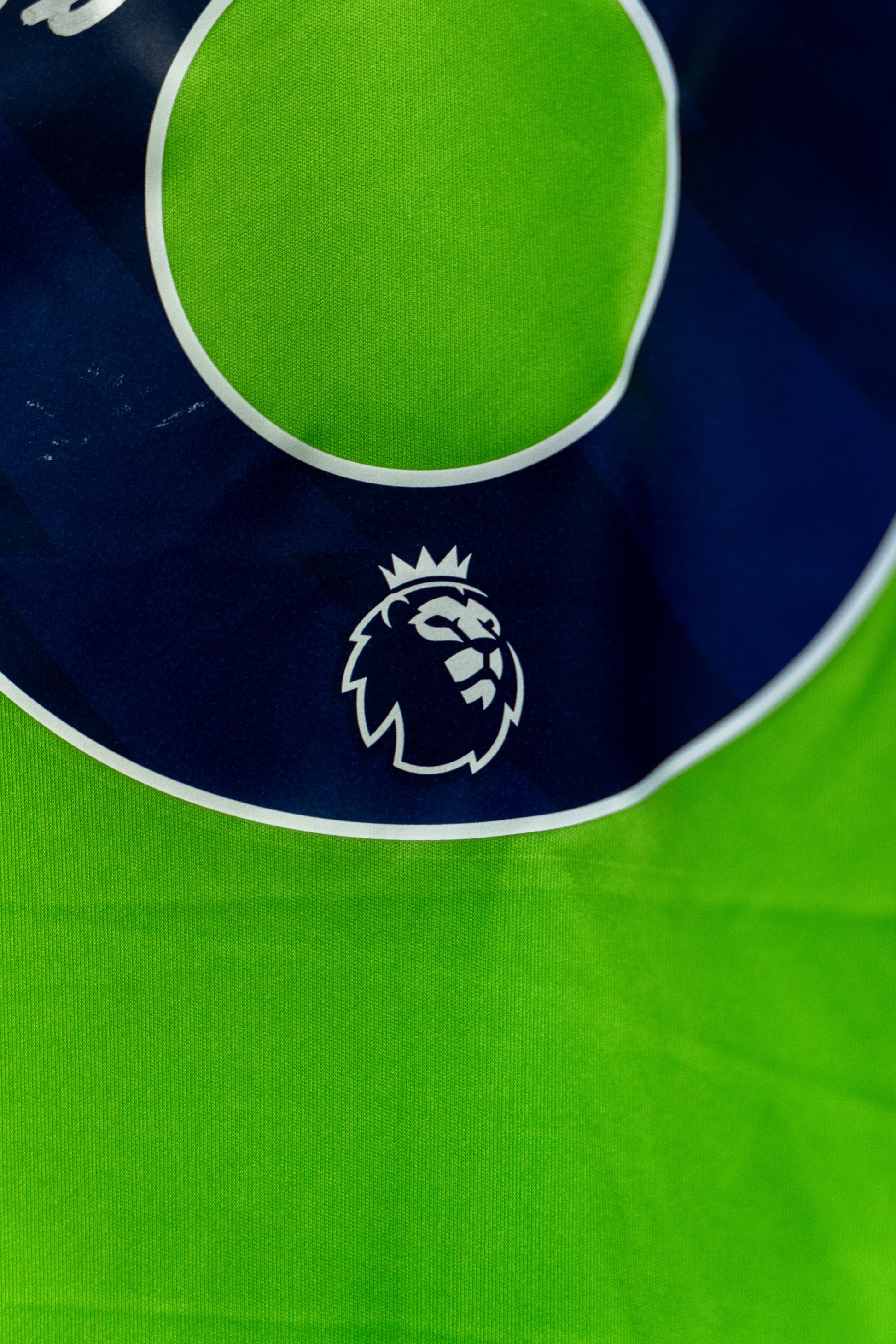 Signert og kampbrukt Sander Berge Fulham drakt