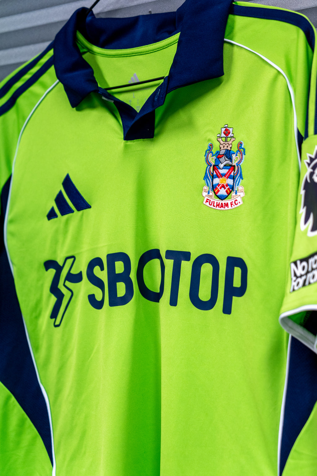 Signert og kampbrukt Sander Berge Fulham drakt