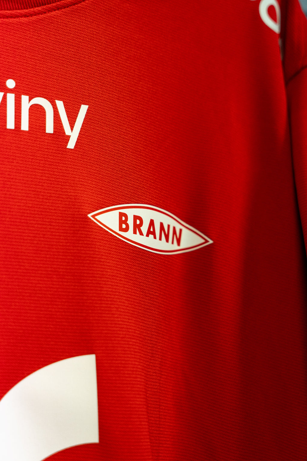 Noah Holm Kampbrukt og Signert Brann drakt