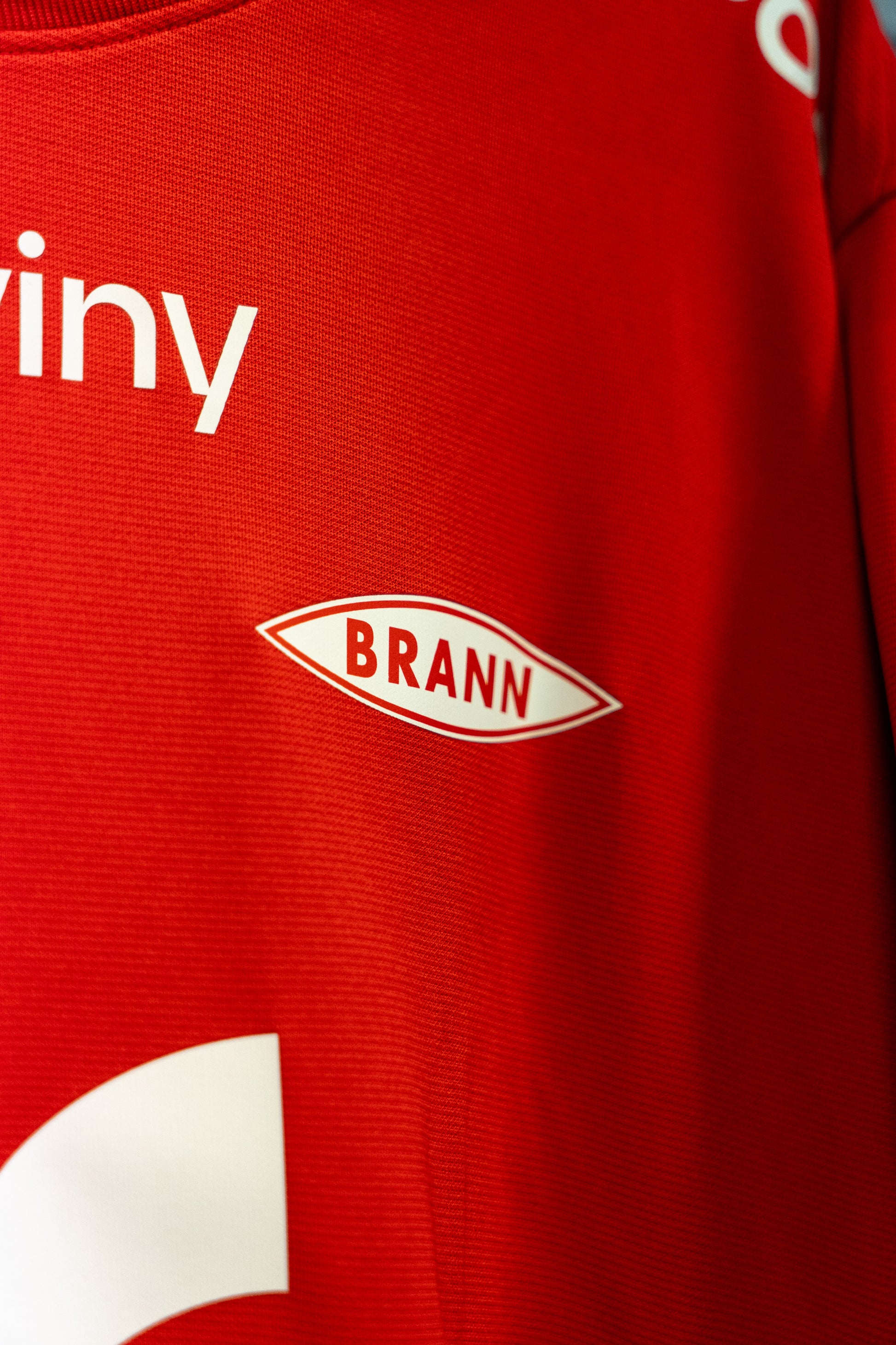 Signert og Kampbrukt Noah Holm Brann drakt