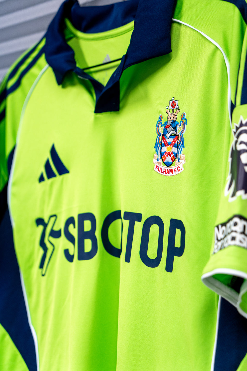 Signert og kampbrukt Sander Berge Fulham drakt